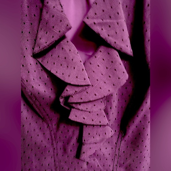 EXPRESS ruffle front, cap sleeve dark purple top with tiny black polka dots. XS - Picture 2 of 6